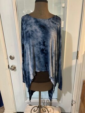 HODGES Collection. Soft Tie-Dye Blue Boatneck Women's Top. Size S. NWT